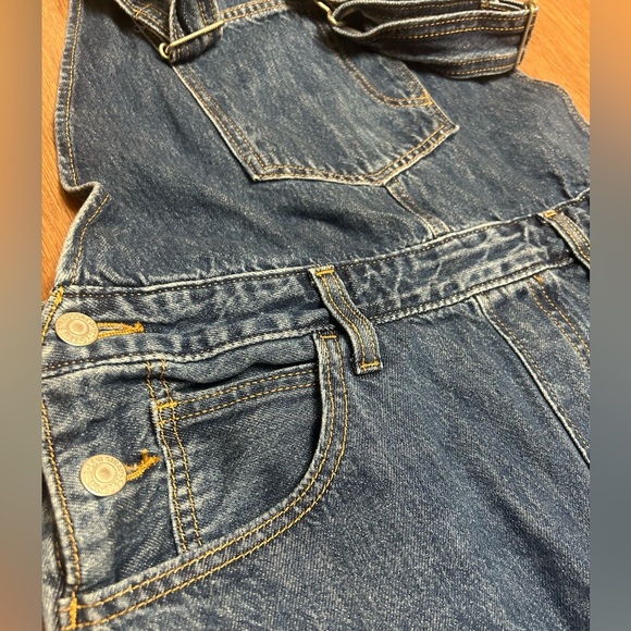 Levi's Women's Original Overalls - Size Large - Picture 6 of 8